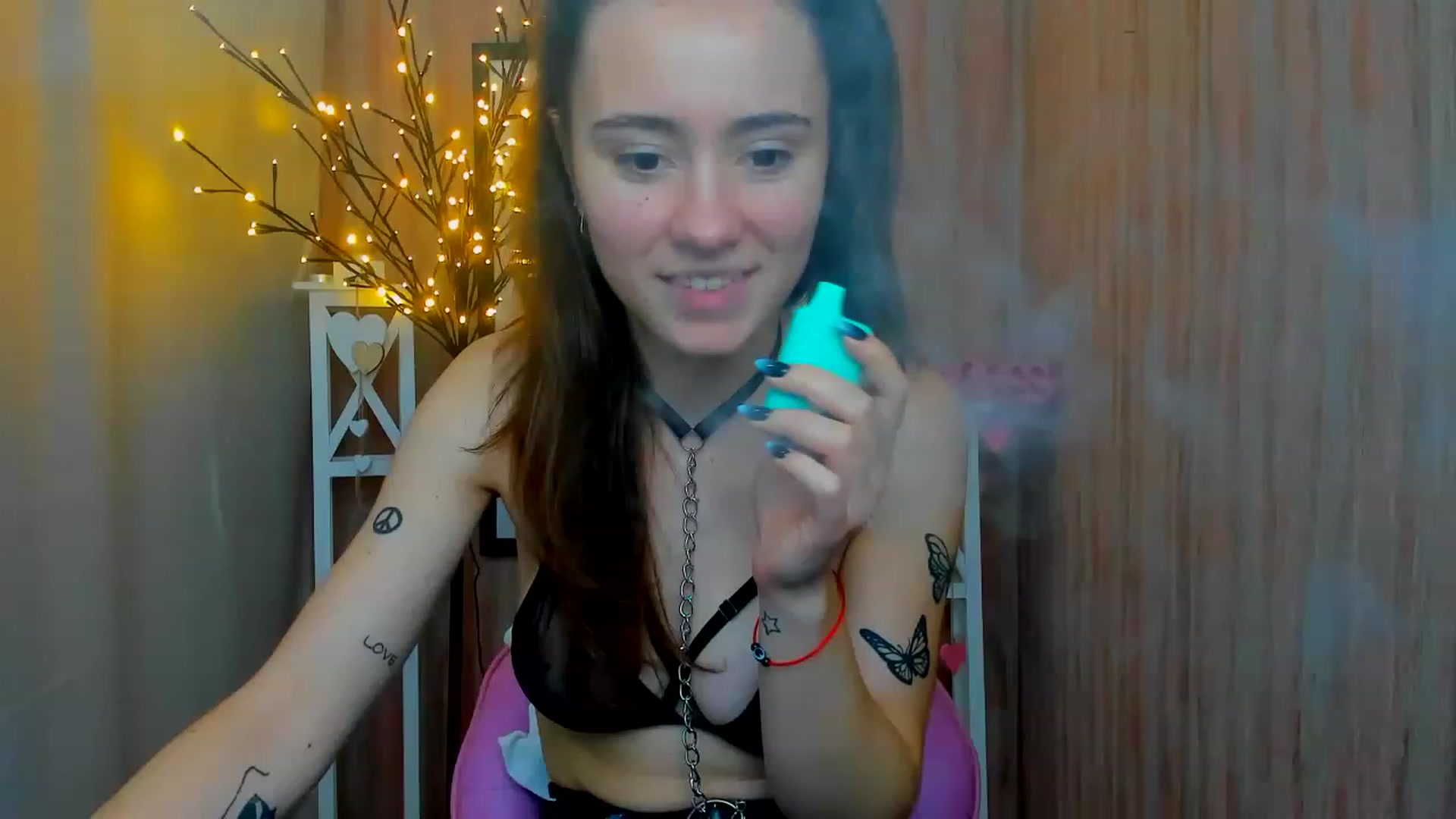 Gallery image thumbnail from LinaBill's myfreecams stream on, 01/03/2023, 15:17 image 10 of 20