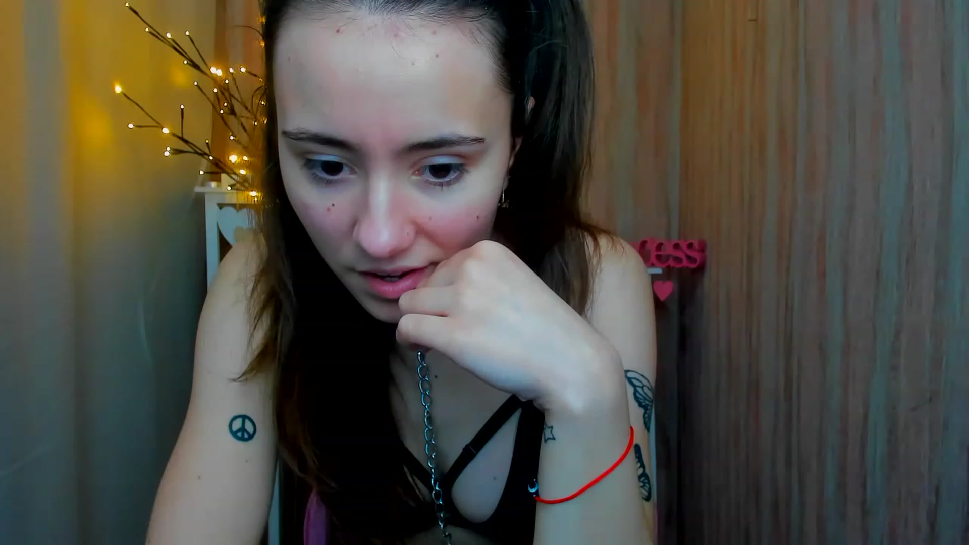 Gallery image thumbnail from LinaBill's myfreecams stream on, 01/03/2023, 15:17 image 6 of 20