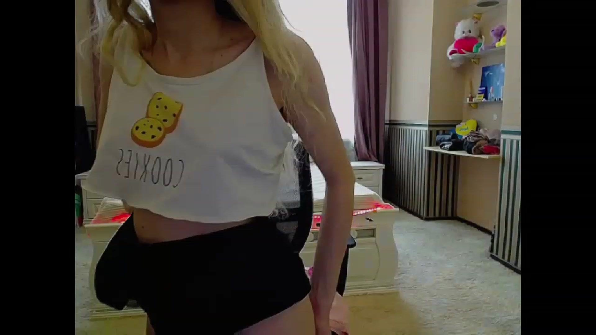 Gallery image thumbnail from LinaRum__'s myfreecams stream on, 04/02/2023, 08:37 image 8 of 20