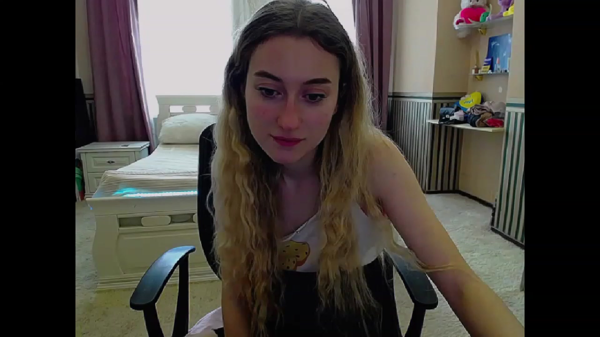 Gallery image thumbnail from LinaRum__'s myfreecams stream on, 04/02/2023, 10:00 image 11 of 20