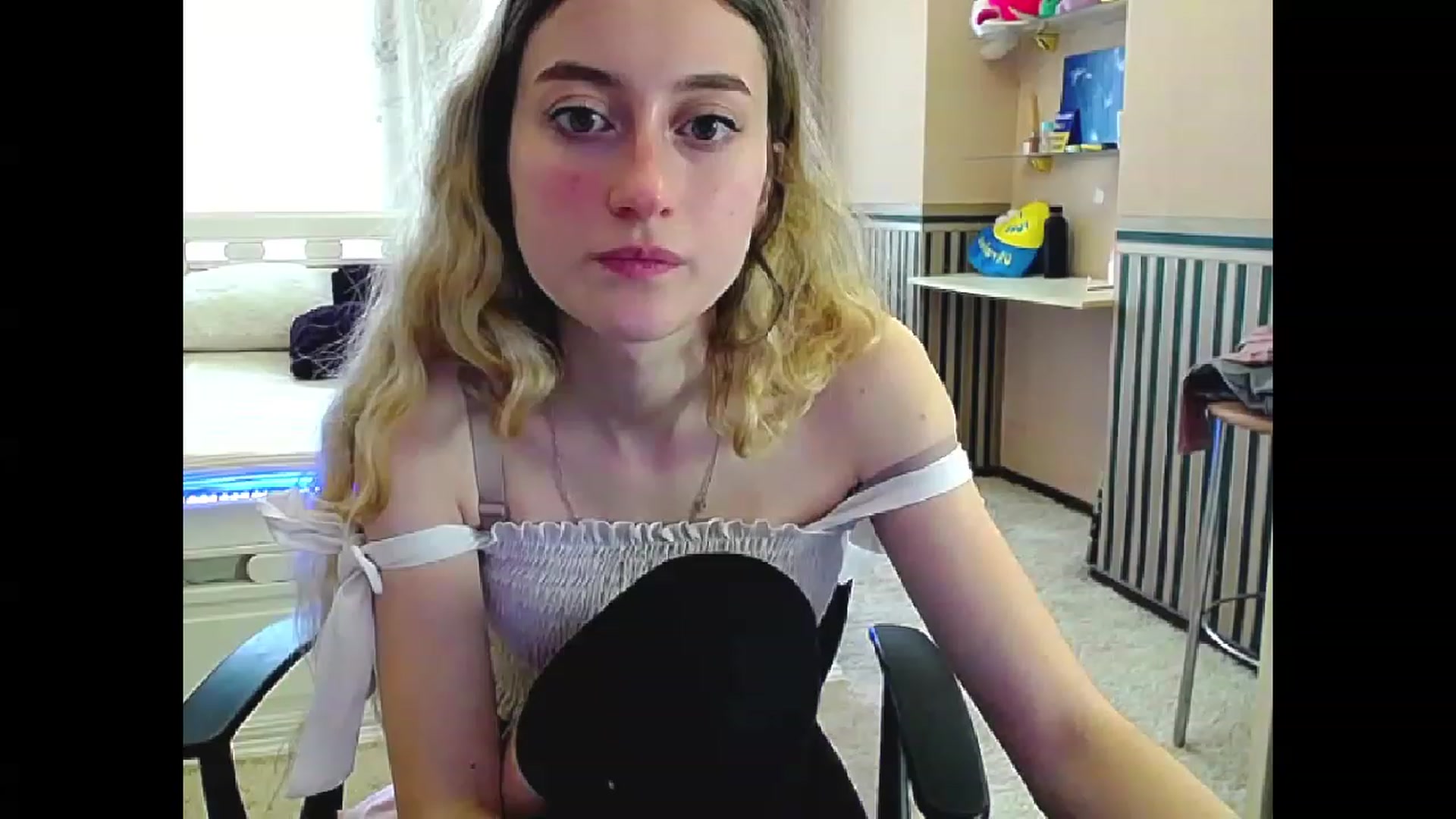 Gallery image thumbnail from LinaRum__'s myfreecams stream on, 04/04/2023, 07:22 image 6 of 20
