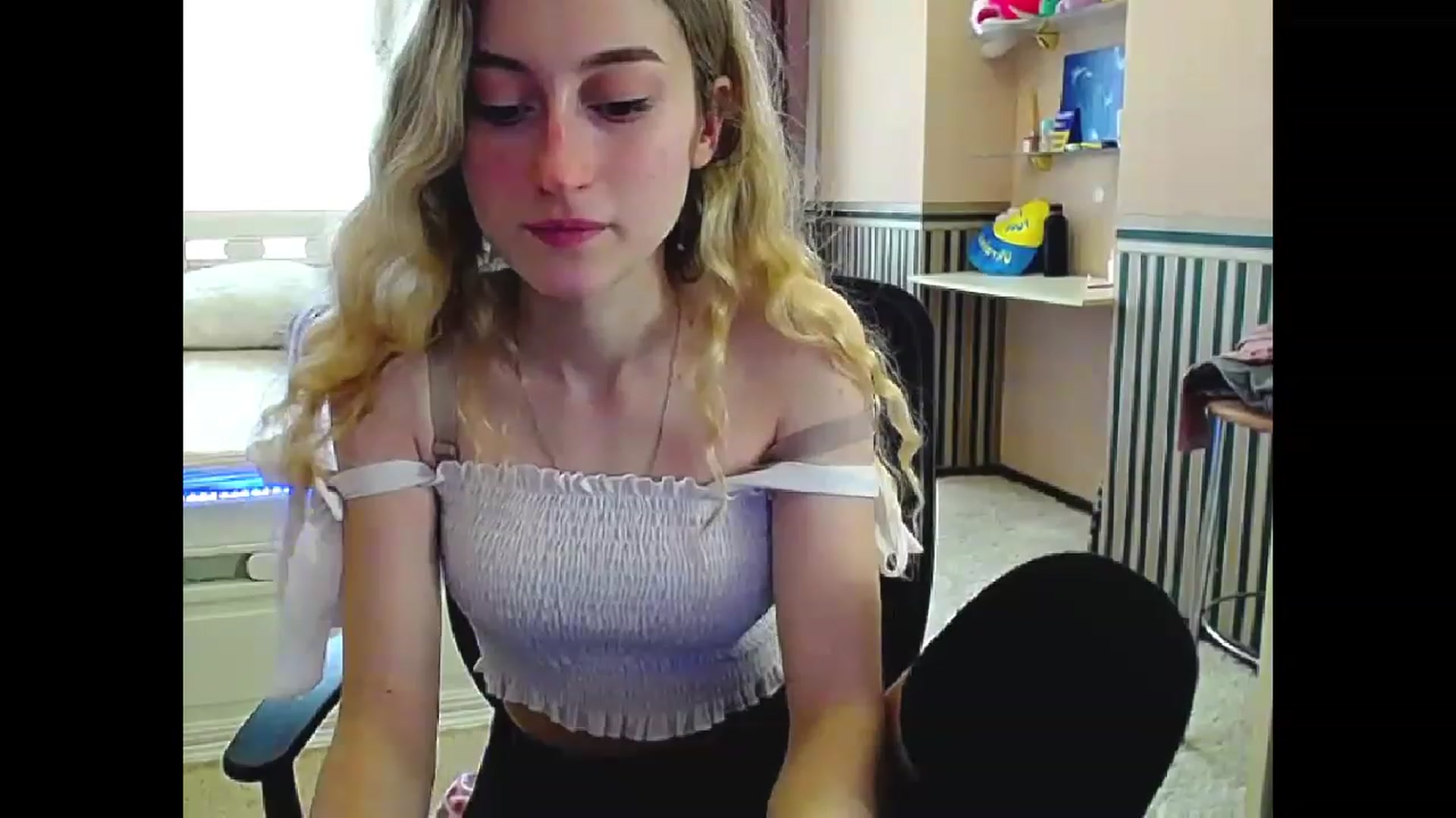 Gallery image thumbnail from LinaRum__'s myfreecams stream on, 04/04/2023, 07:22 image 10 of 20
