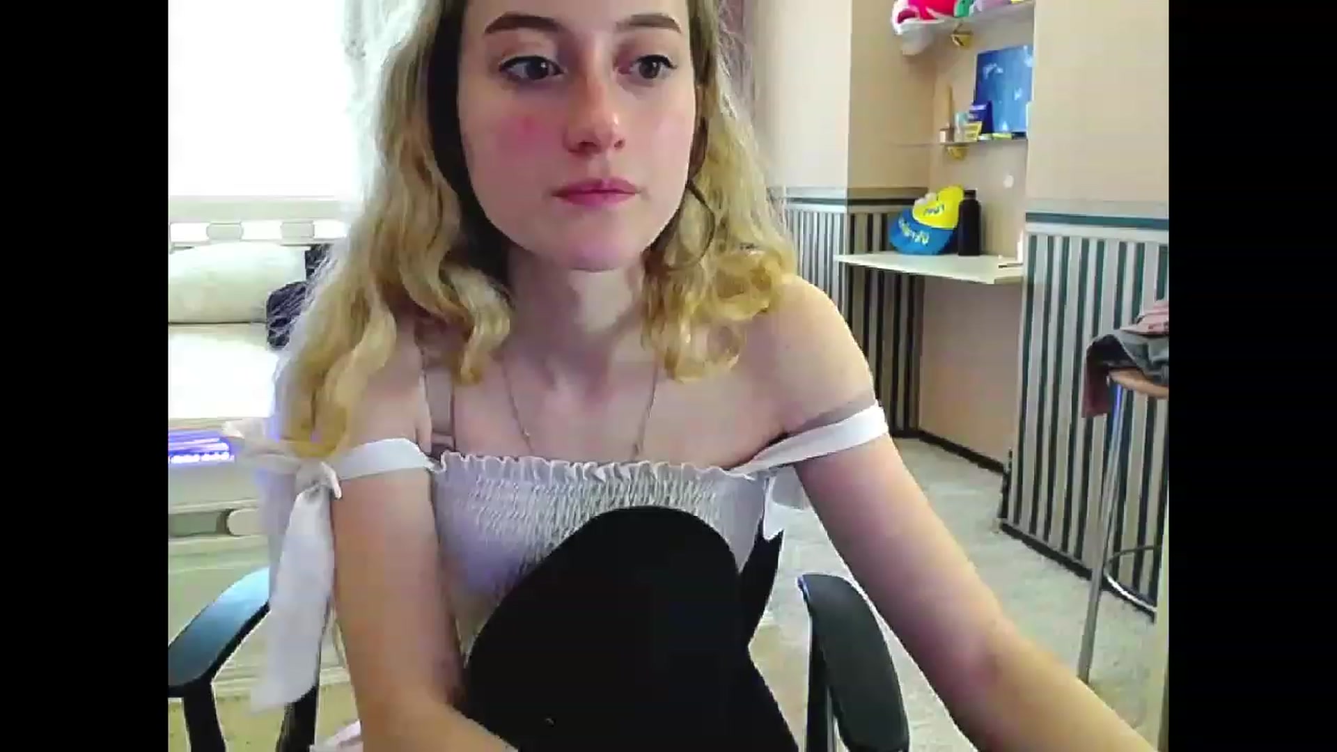 Gallery image thumbnail from LinaRum__'s myfreecams stream on, 04/04/2023, 07:22 image 7 of 20