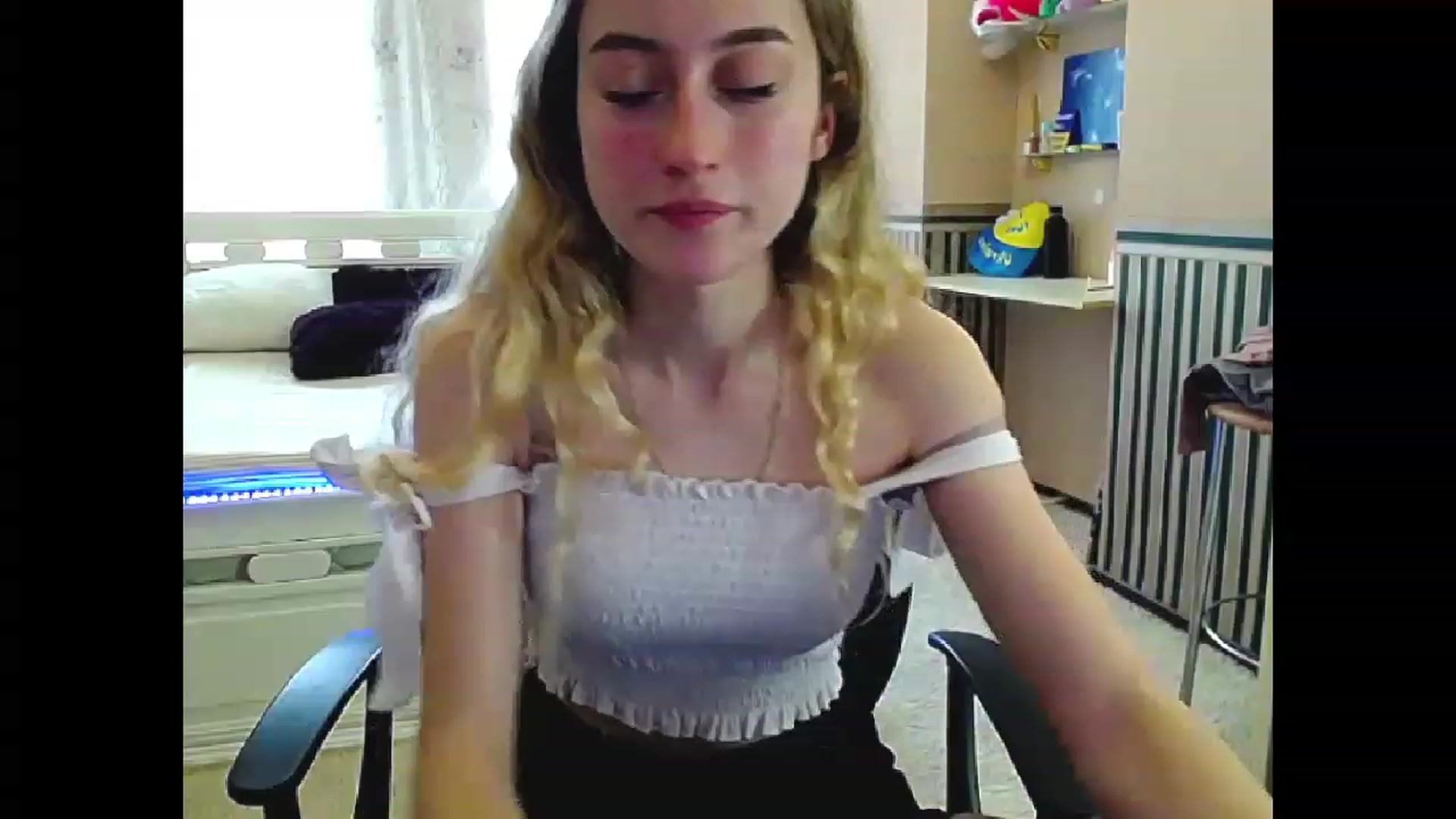 Gallery image thumbnail from LinaRum__'s myfreecams stream on, 04/04/2023, 07:22 image 18 of 20