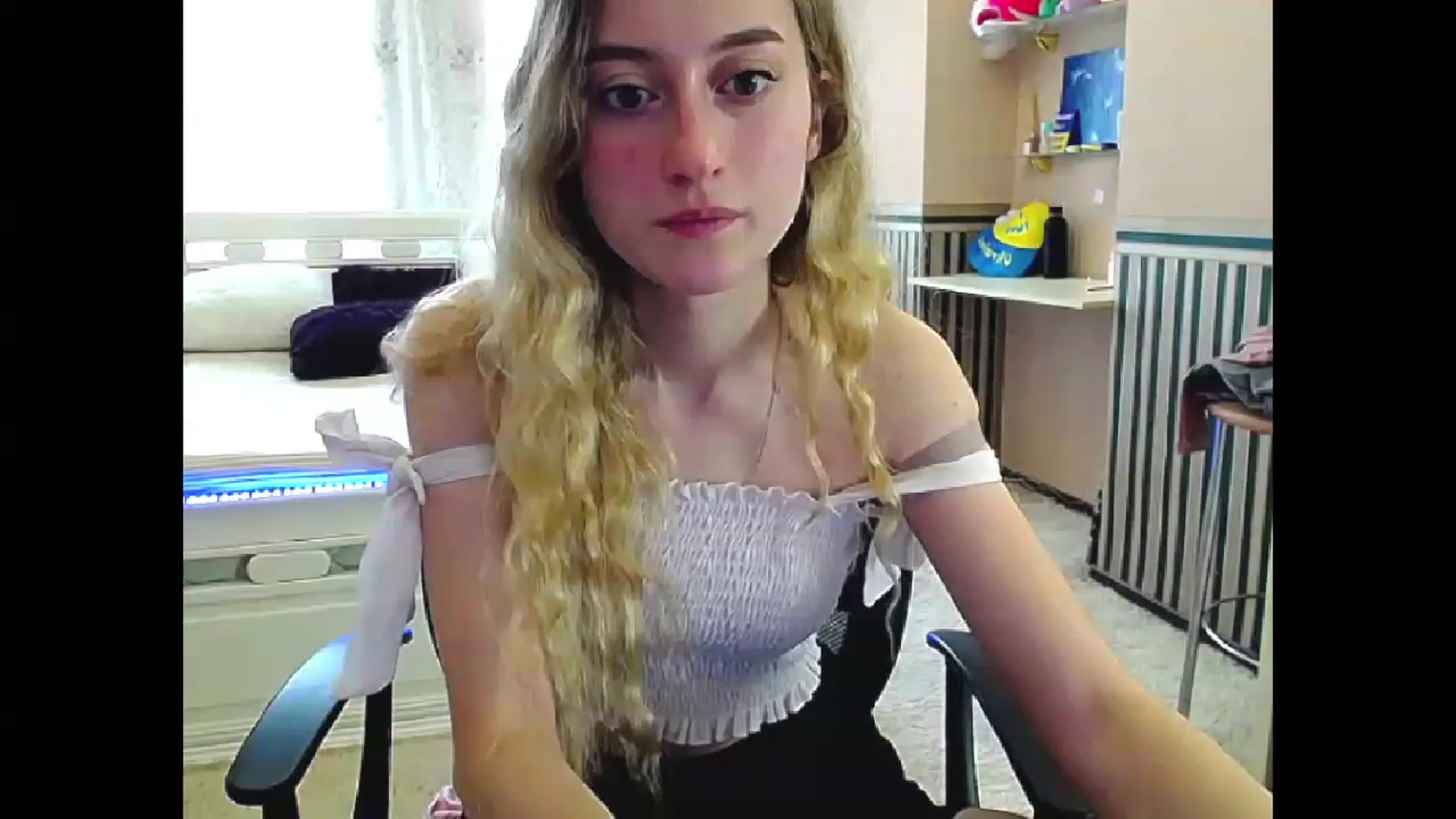 Gallery image thumbnail from LinaRum__'s myfreecams stream on, 04/04/2023, 07:22 image 11 of 20