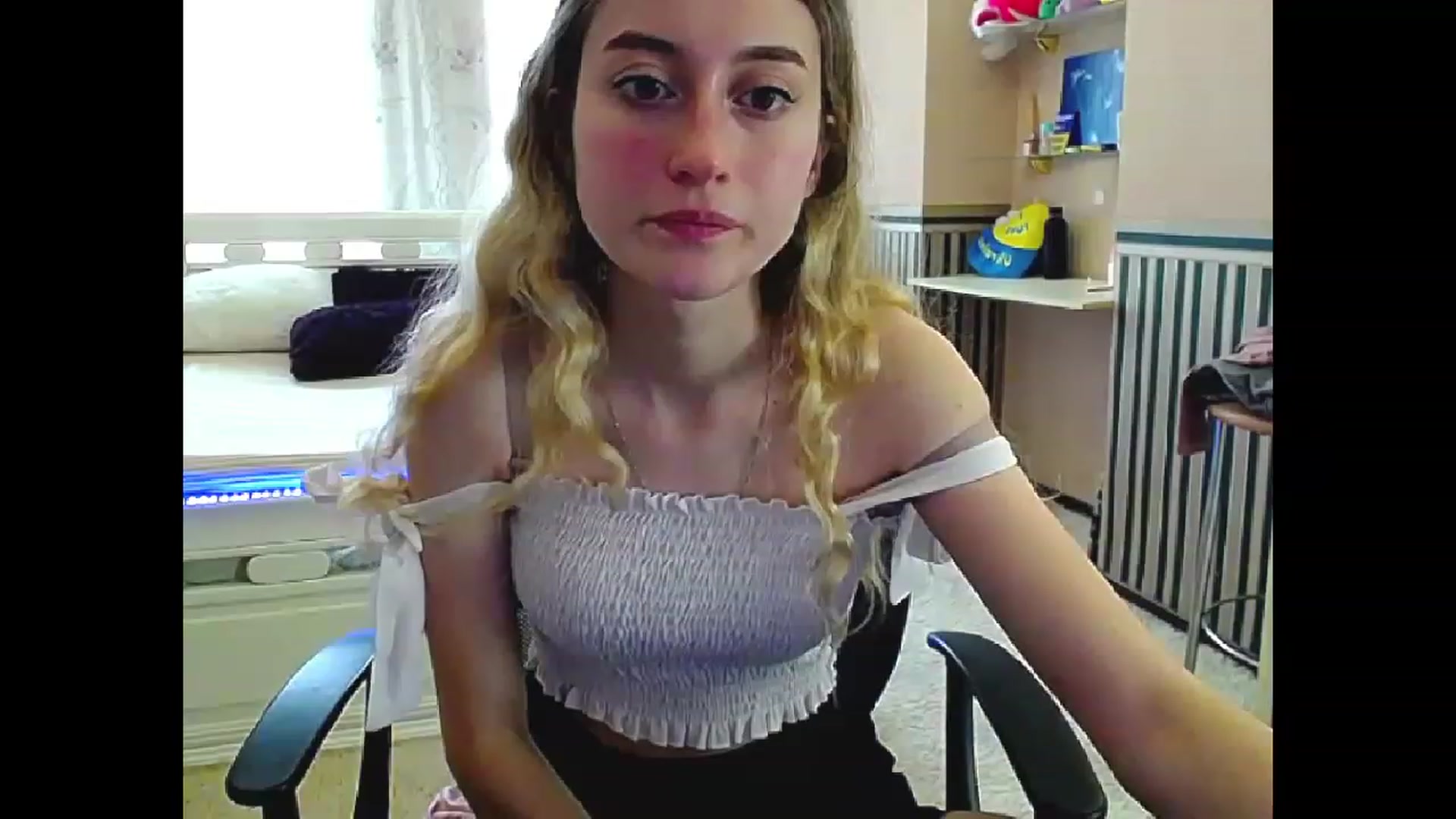Gallery image thumbnail from LinaRum__'s myfreecams stream on, 04/04/2023, 07:22 image 14 of 20
