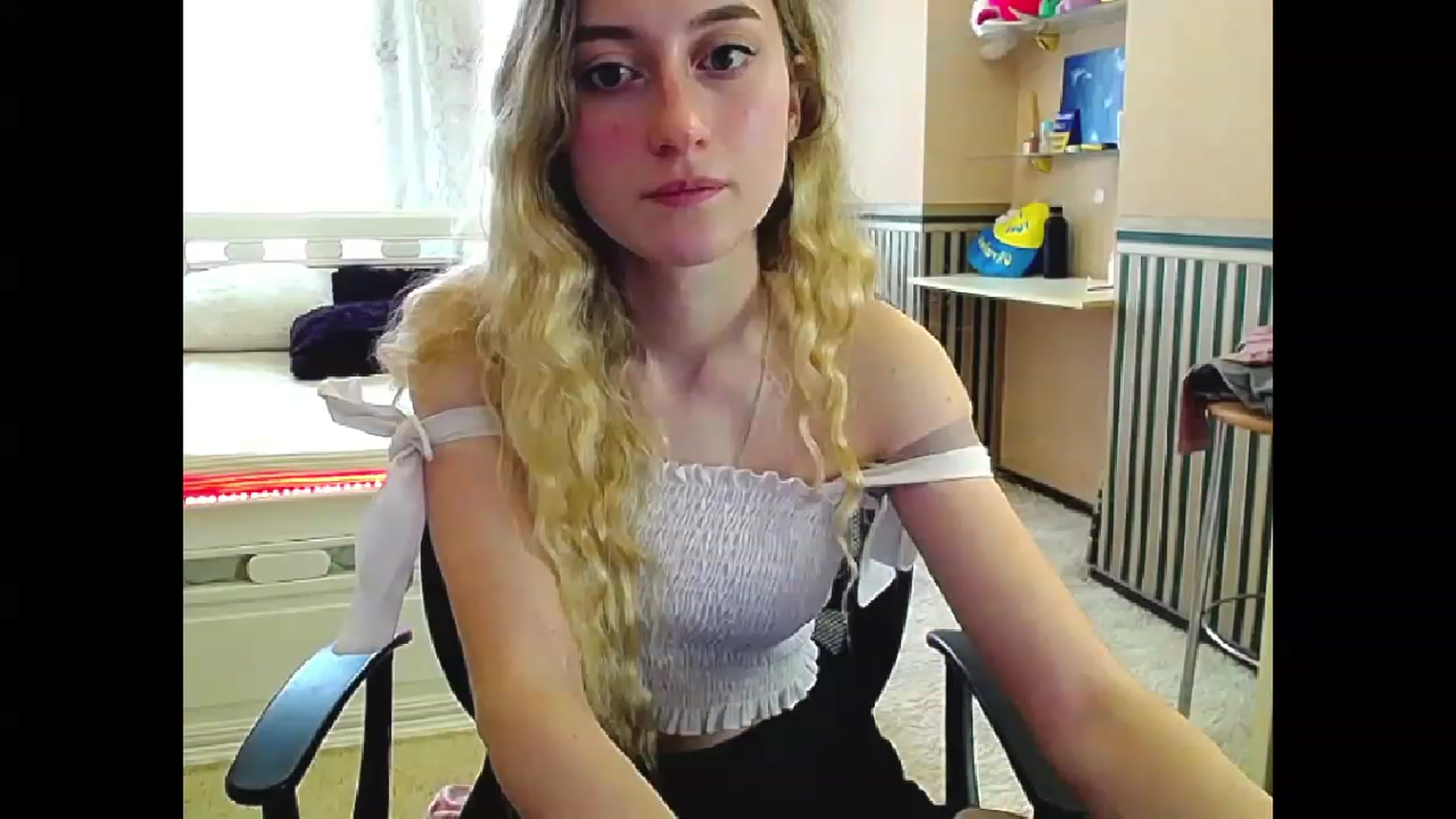 Gallery image thumbnail from LinaRum__'s myfreecams stream on, 04/04/2023, 07:22 image 12 of 20