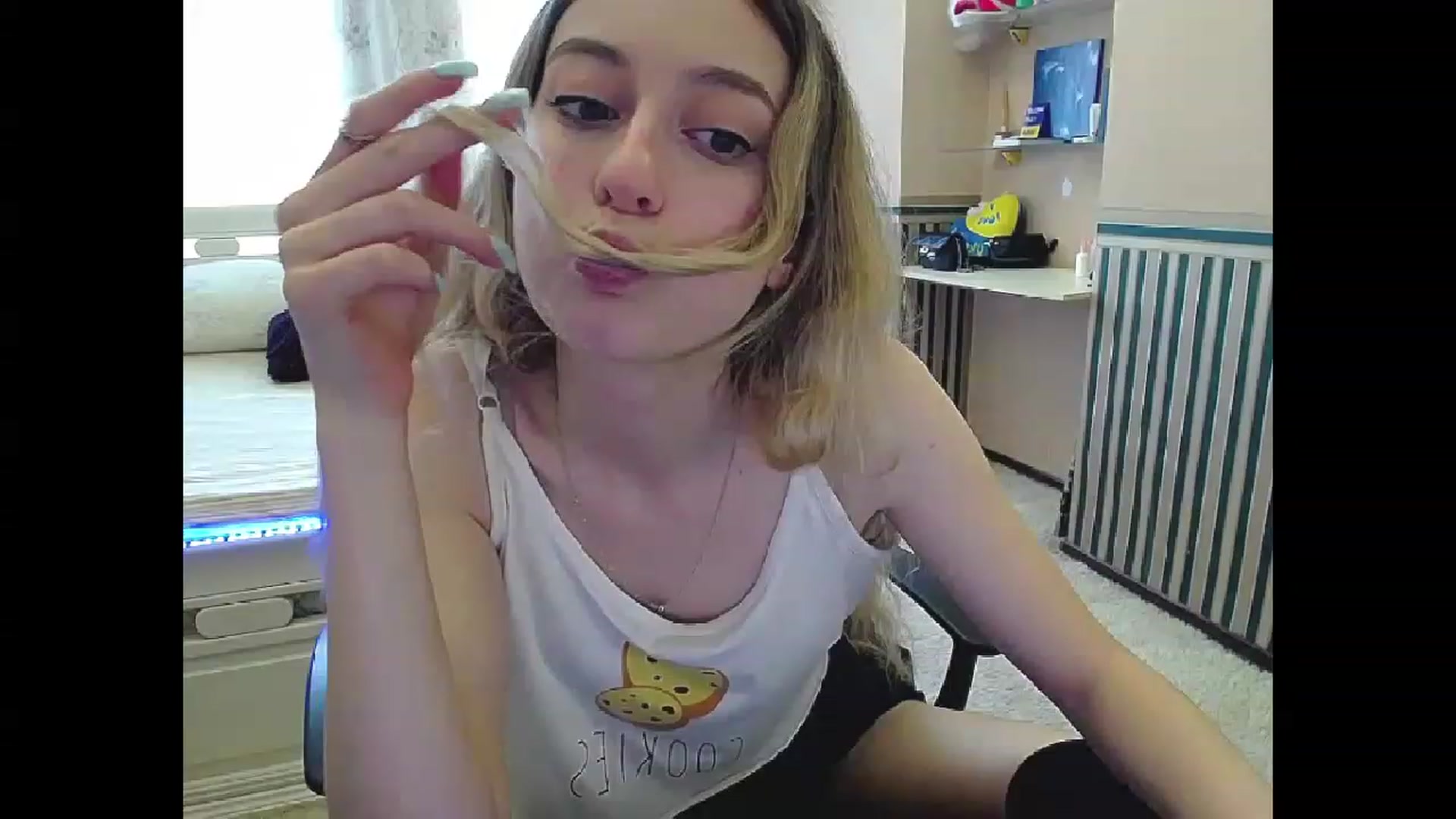 Gallery image thumbnail from LinaRum__'s myfreecams stream on, 04/05/2023, 08:39 image 10 of 20