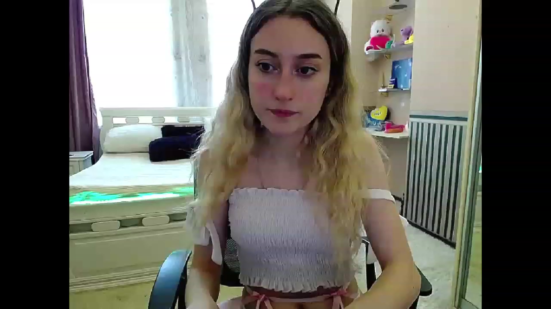 Gallery image thumbnail from LinaRum__'s myfreecams stream on, 04/06/2023, 08:22 image 14 of 20