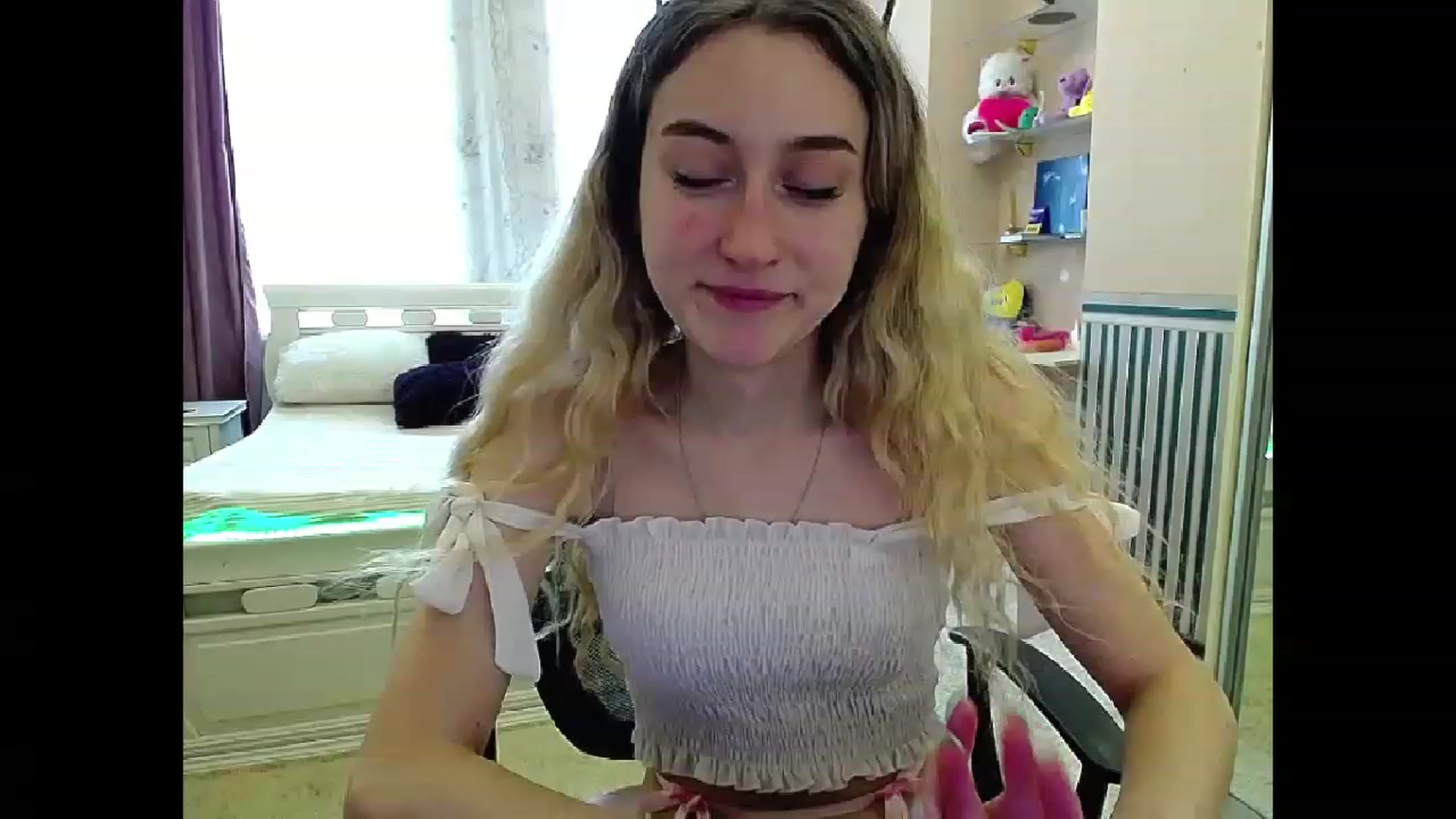 Gallery image thumbnail from LinaRum__'s myfreecams stream on, 04/06/2023, 08:22 image 13 of 20