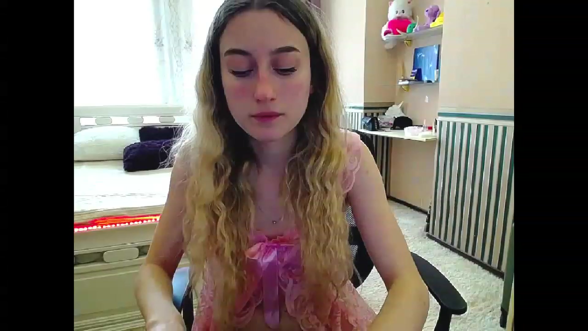 Gallery image thumbnail from LinaRum__'s myfreecams stream on, 04/08/2023, 09:55 image 10 of 20
