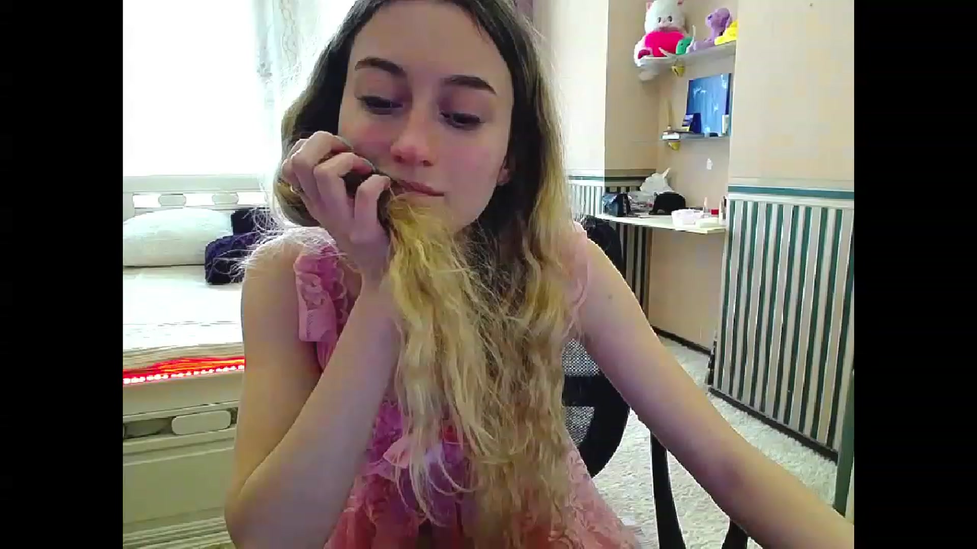 Gallery image thumbnail from LinaRum__'s myfreecams stream on, 04/08/2023, 09:55 image 9 of 20