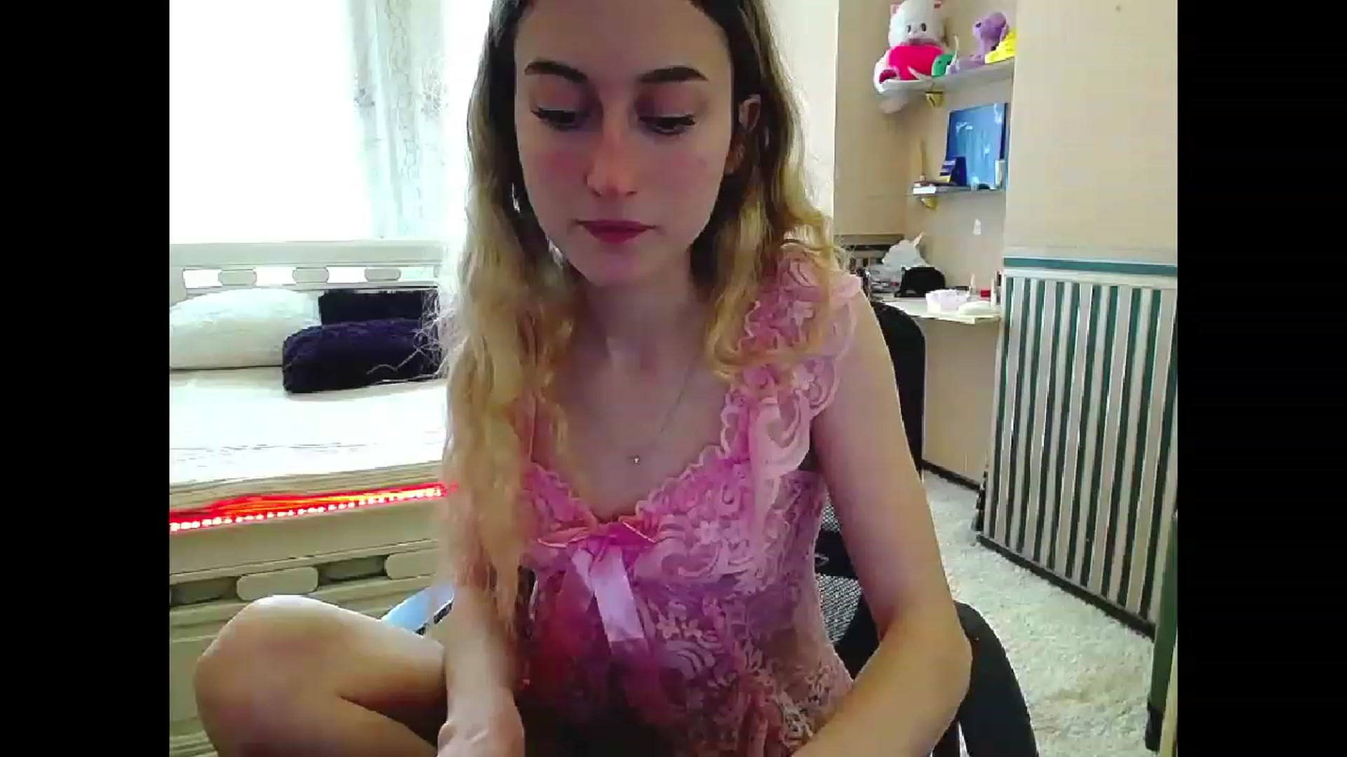 Gallery image thumbnail from LinaRum__'s myfreecams stream on, 04/08/2023, 09:55 image 17 of 20