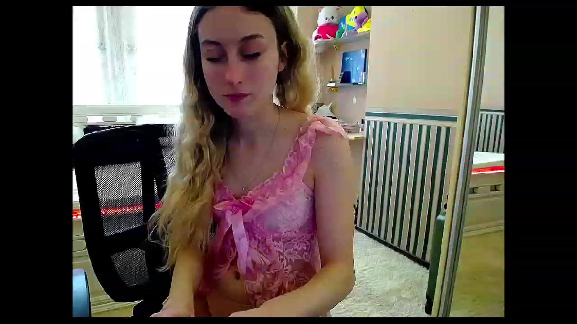 Gallery image thumbnail from LinaRum__'s myfreecams stream on, 04/09/2023, 08:03 image 17 of 20