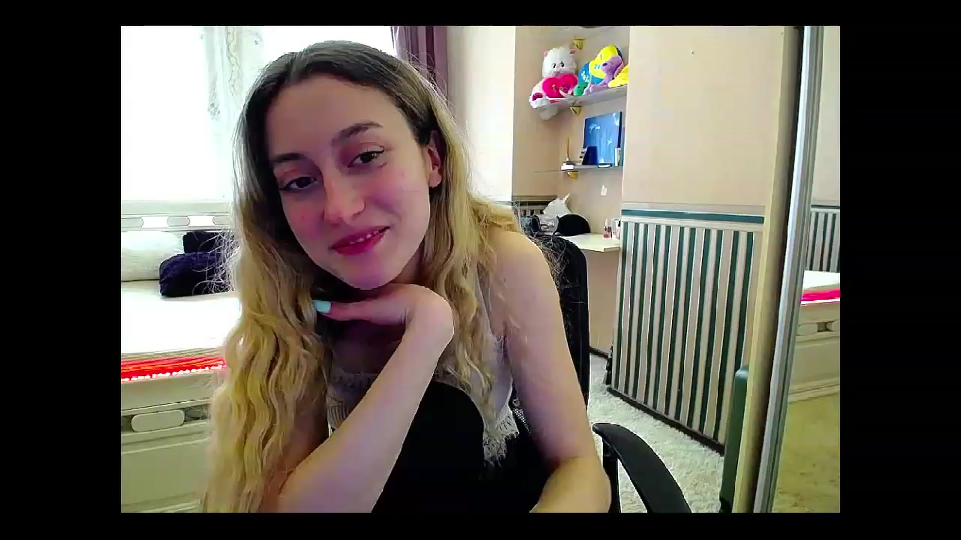 Gallery image thumbnail from LinaRum__'s myfreecams stream on, 04/13/2023, 10:36 image 5 of 20
