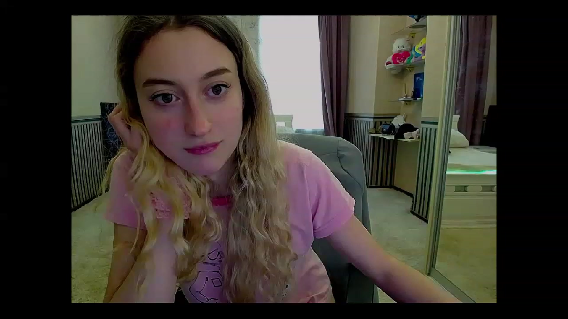 Gallery image thumbnail from LinaRum__'s myfreecams stream on, 04/14/2023, 08:38 image 13 of 20