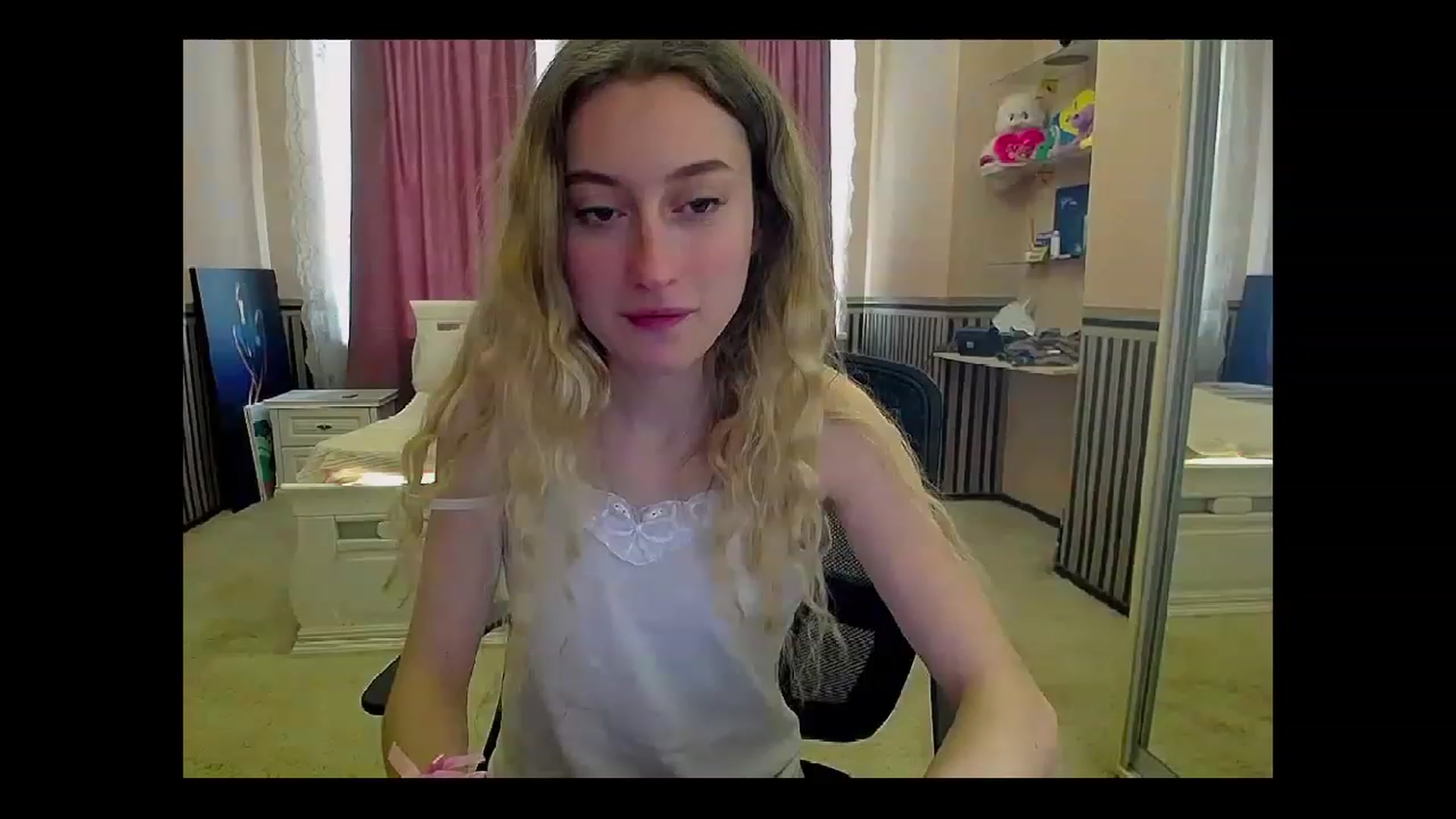 Gallery image thumbnail from LinaRum__'s myfreecams stream on, 04/25/2023, 11:32 image 19 of 20