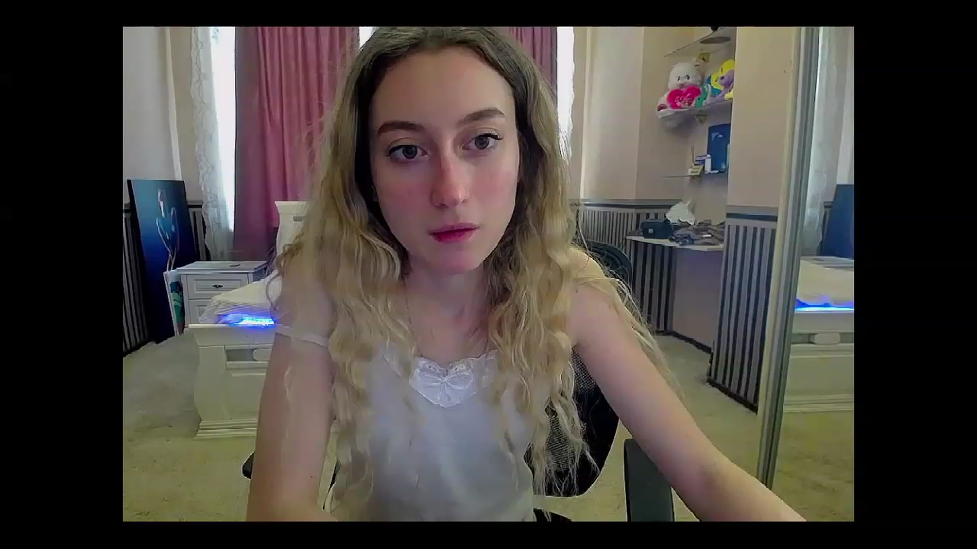 Gallery image thumbnail from LinaRum__'s myfreecams stream on, 04/25/2023, 11:32 image 15 of 20