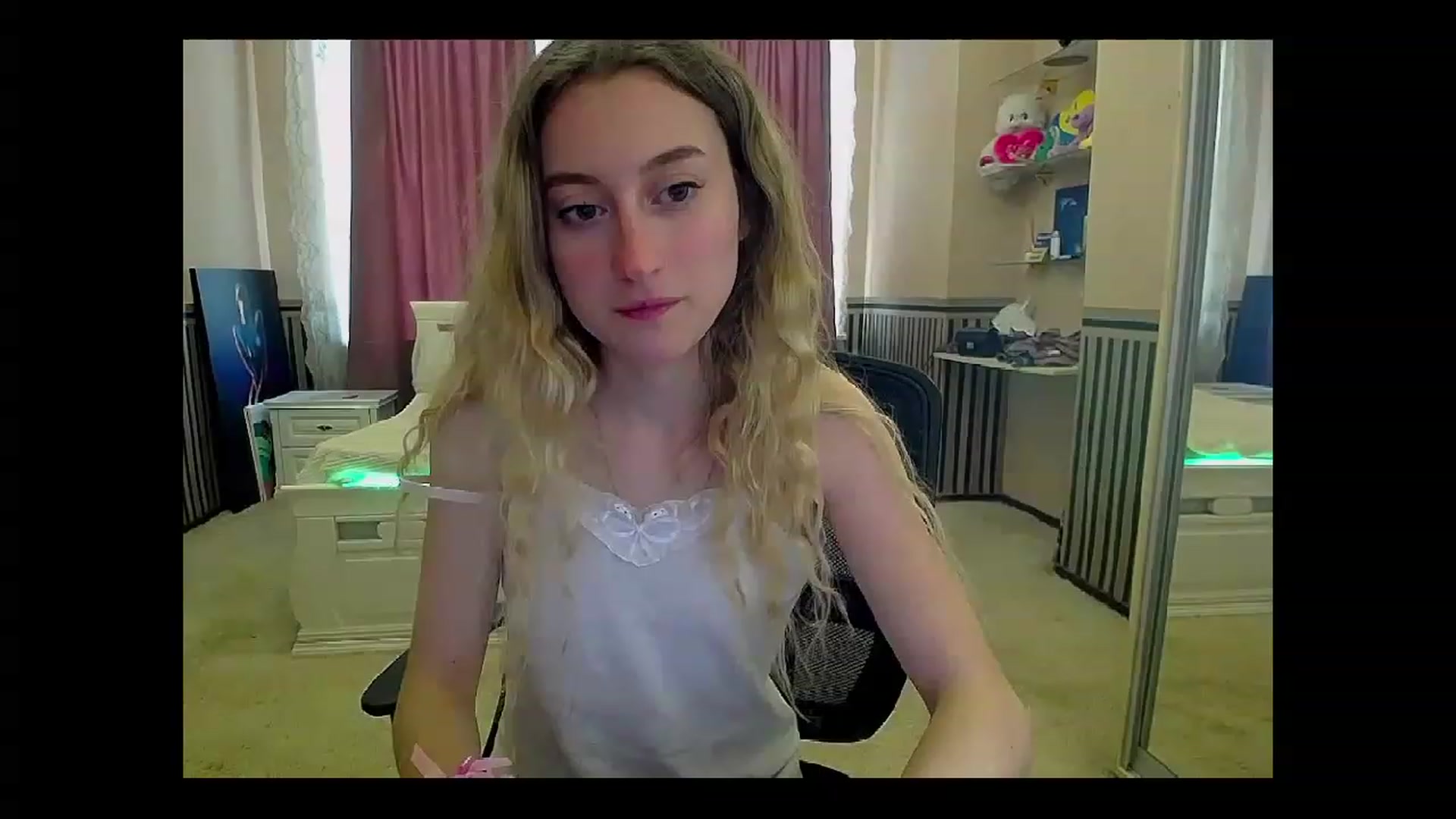 Gallery image thumbnail from LinaRum__'s myfreecams stream on, 04/25/2023, 11:32 image 17 of 20