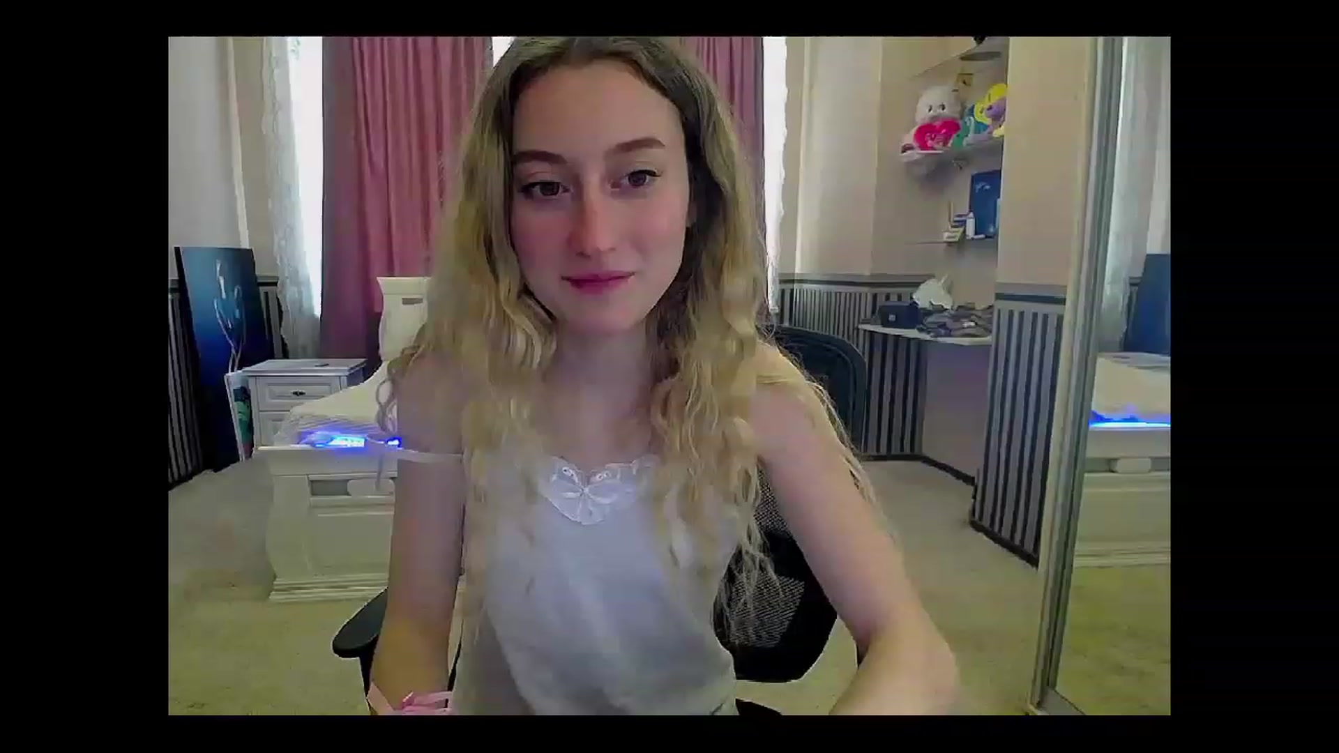 Gallery image thumbnail from LinaRum__'s myfreecams stream on, 04/25/2023, 11:32 image 16 of 20