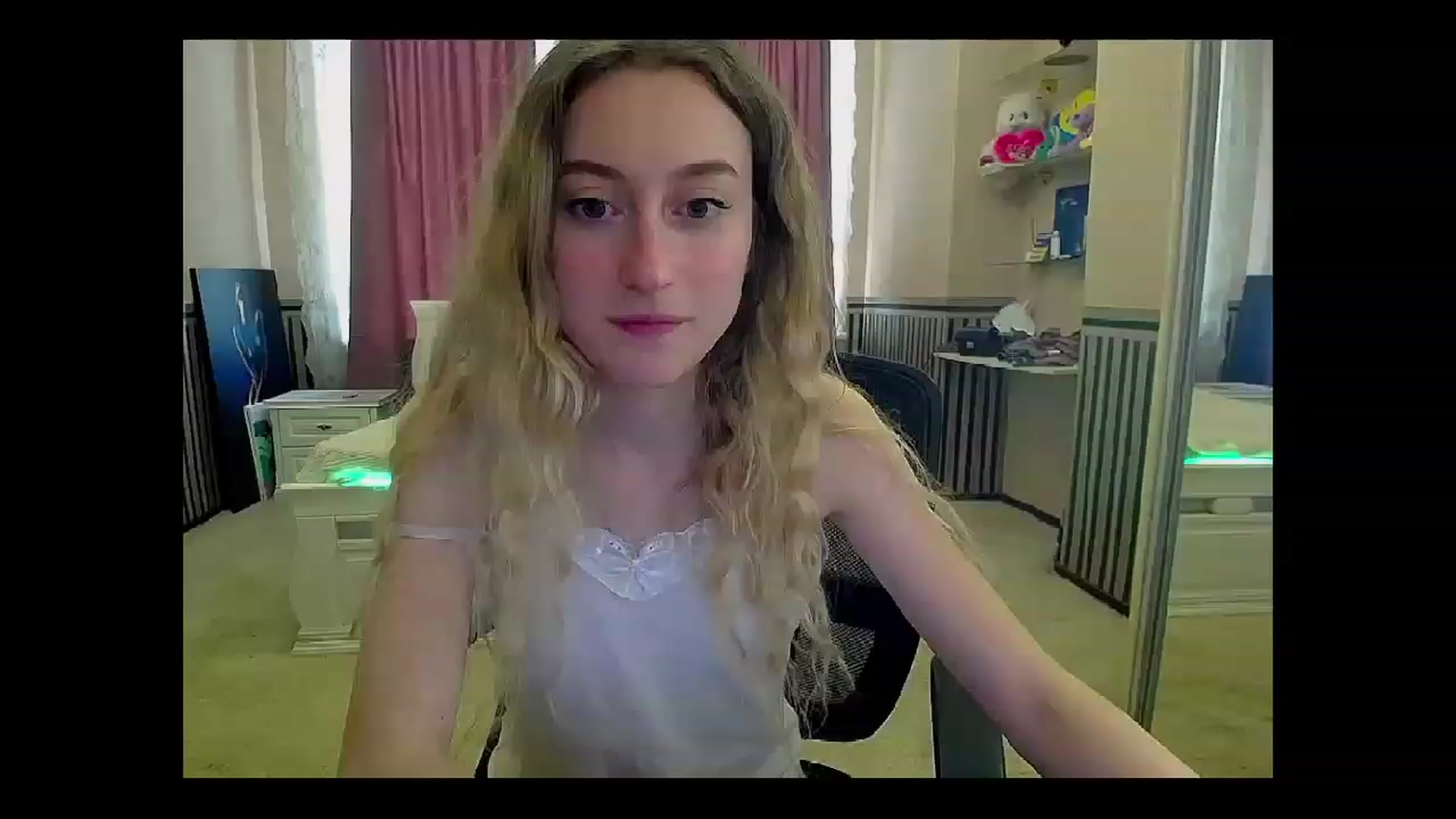Gallery image thumbnail from LinaRum__'s myfreecams stream on, 04/25/2023, 11:32 image 18 of 20