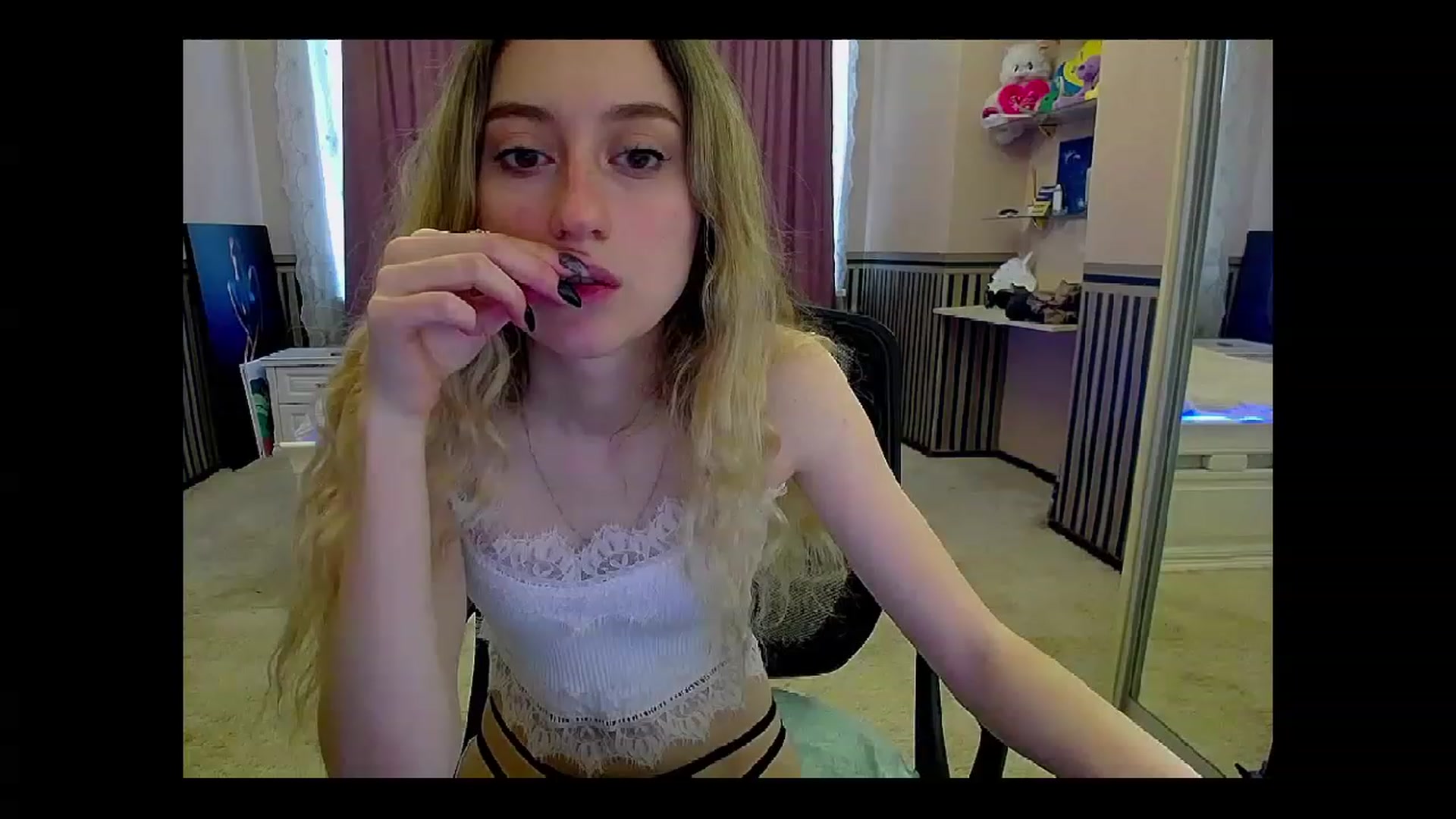 Gallery image thumbnail from LinaRum__'s myfreecams stream on, 04/26/2023, 07:12 image 7 of 20