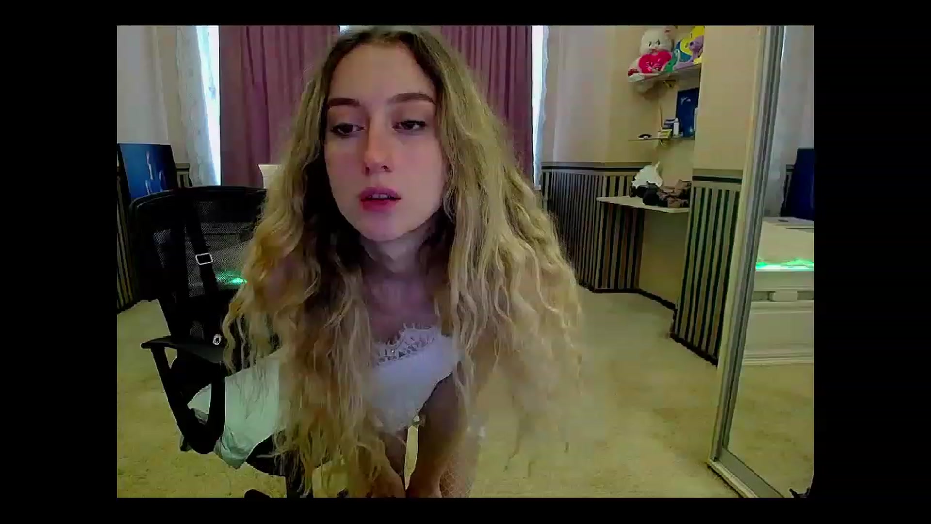 Gallery image thumbnail from LinaRum__'s myfreecams stream on, 04/26/2023, 07:12 image 10 of 20