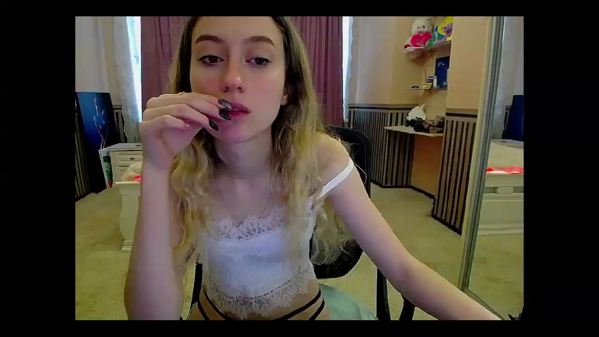 Gallery image thumbnail from LinaRum__'s myfreecams stream on, 04/26/2023, 07:12 image 6 of 20