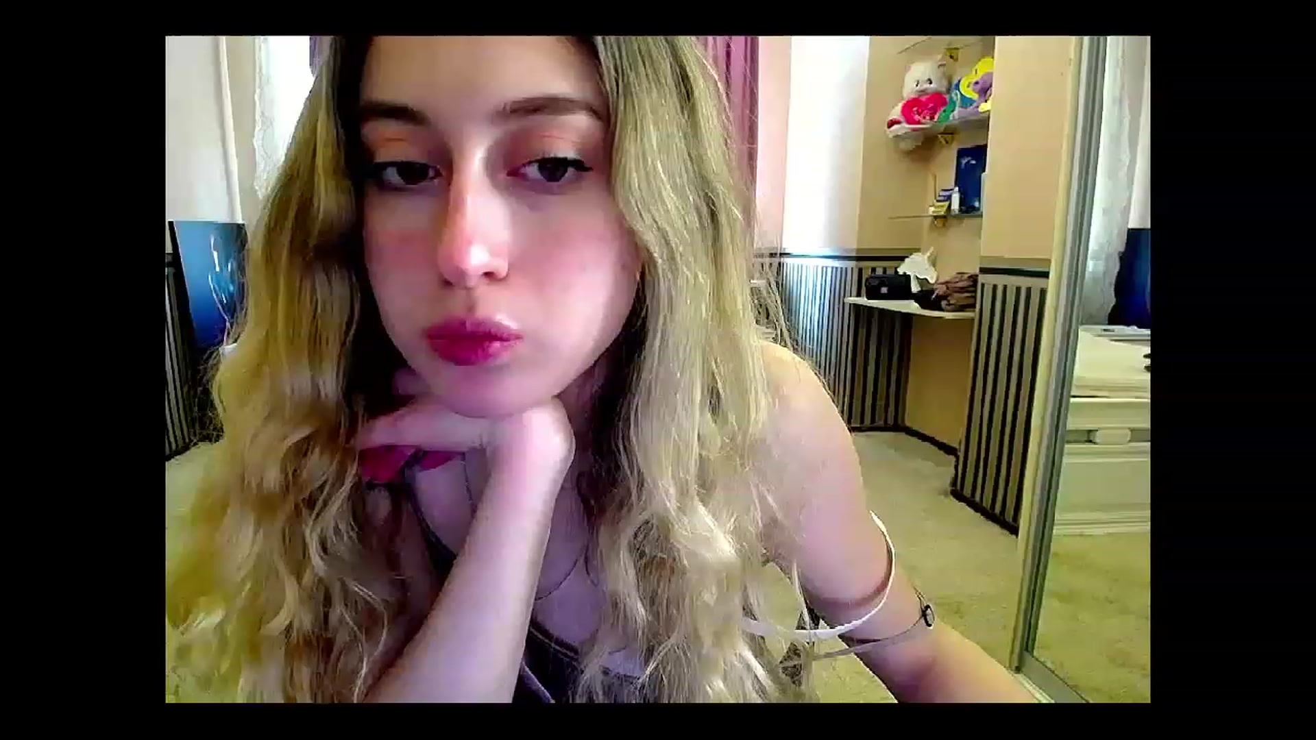 Gallery image thumbnail from LinaRum__'s myfreecams stream on, 04/28/2023, 08:35 image 12 of 20