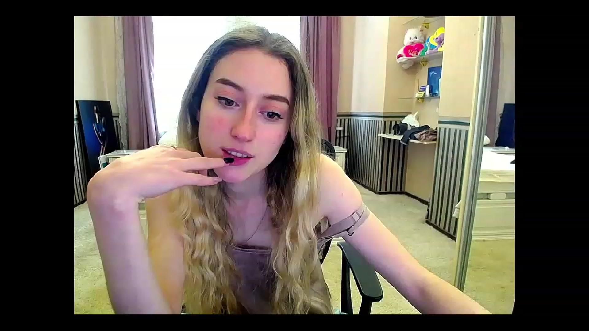 Gallery image thumbnail from LinaRum__'s myfreecams stream on, 04/30/2023, 11:01 image 10 of 20