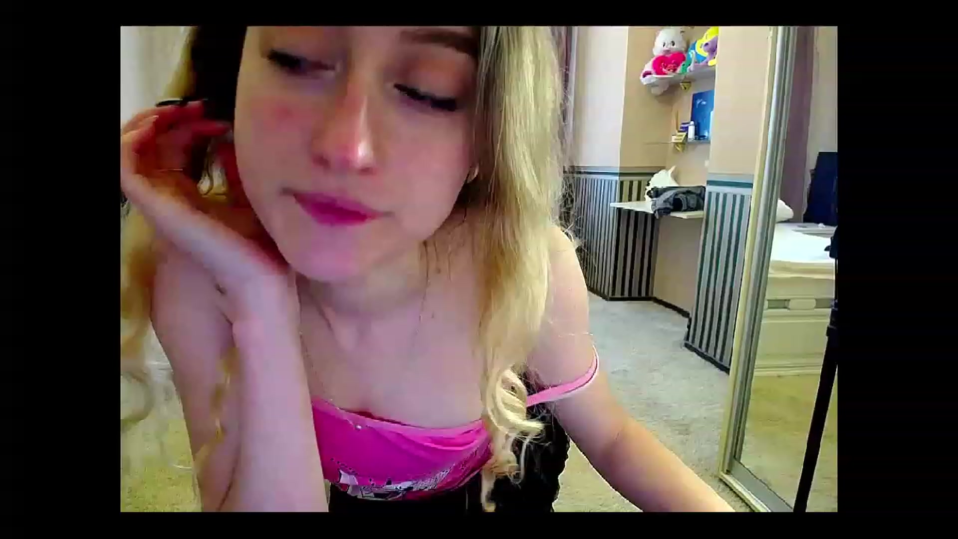 Gallery image thumbnail from LinaRum__'s myfreecams stream on, 05/02/2023, 07:21 image 17 of 20