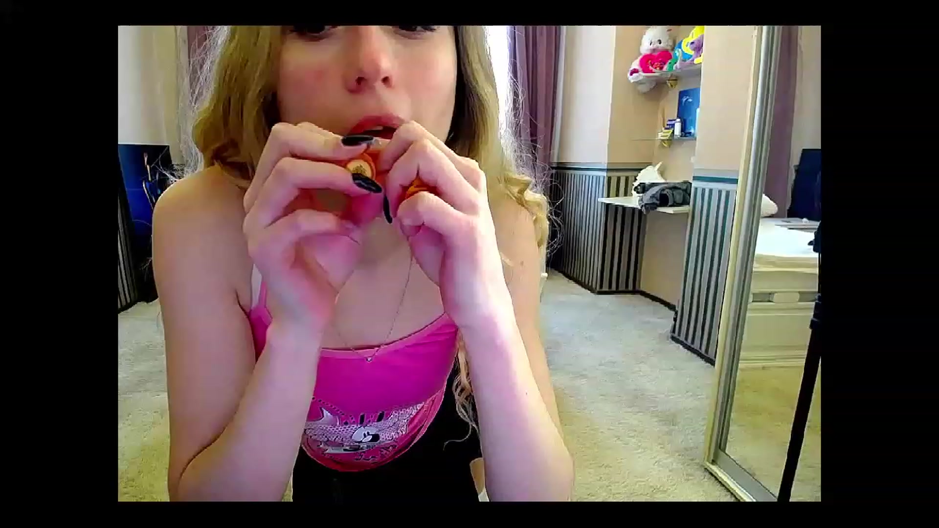 Gallery image thumbnail from LinaRum__'s myfreecams stream on, 05/02/2023, 07:21 image 2 of 20