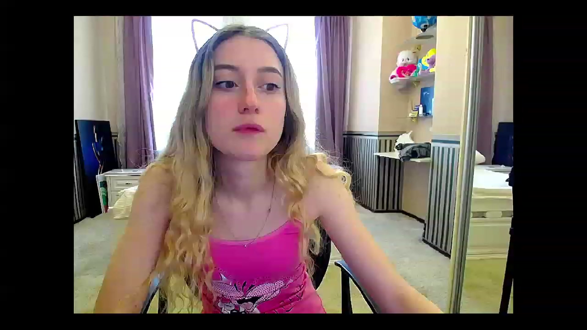 Gallery image thumbnail from LinaRum__'s myfreecams stream on, 05/02/2023, 08:16 image 2 of 20