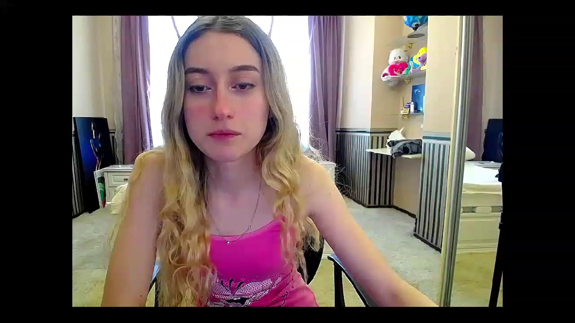 Gallery image thumbnail from LinaRum__'s myfreecams stream on, 05/02/2023, 08:16 image 17 of 20