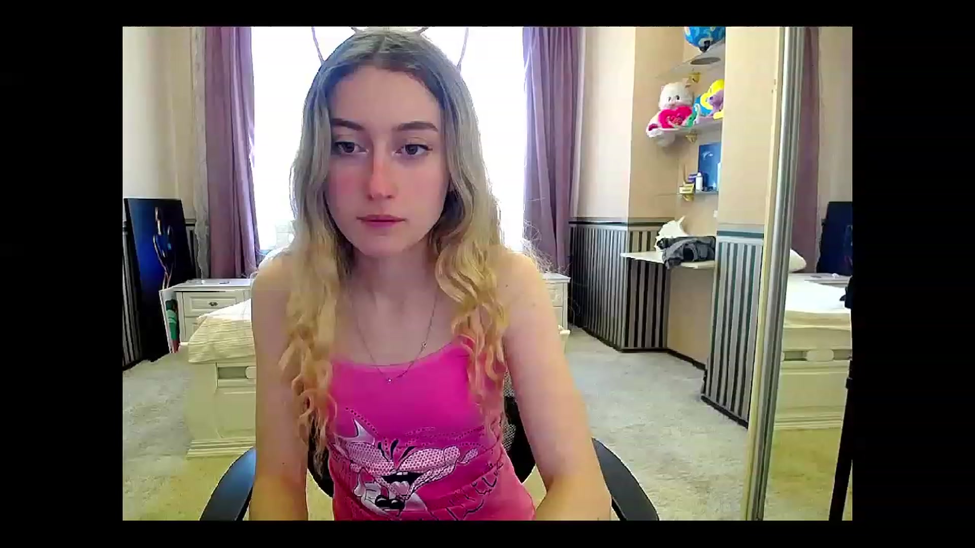 Gallery image thumbnail from LinaRum__'s myfreecams stream on, 05/02/2023, 08:16 image 11 of 20