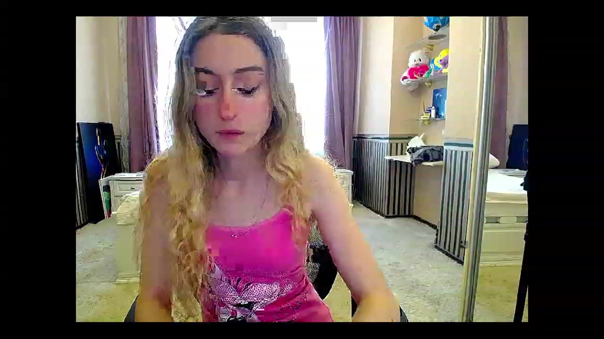 Gallery image thumbnail from LinaRum__'s myfreecams stream on, 05/02/2023, 08:16 image 15 of 20