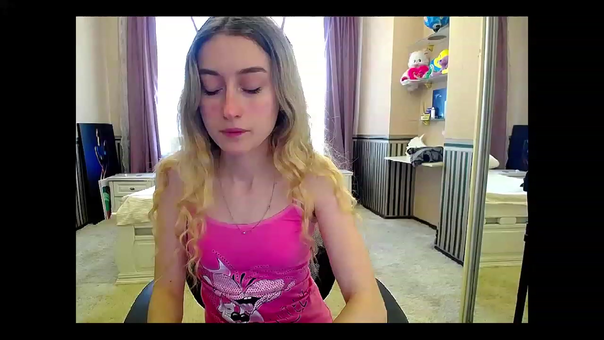 Gallery image thumbnail from LinaRum__'s myfreecams stream on, 05/02/2023, 08:16 image 5 of 20