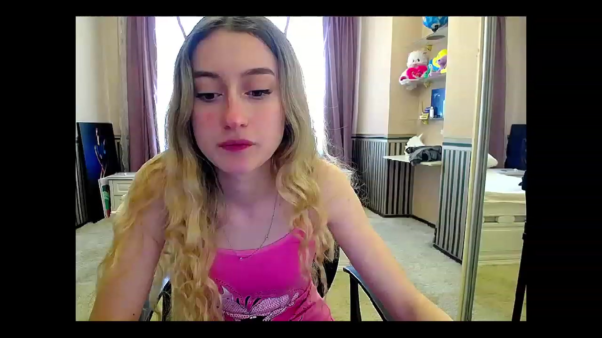 Gallery image thumbnail from LinaRum__'s myfreecams stream on, 05/02/2023, 08:16 image 13 of 20