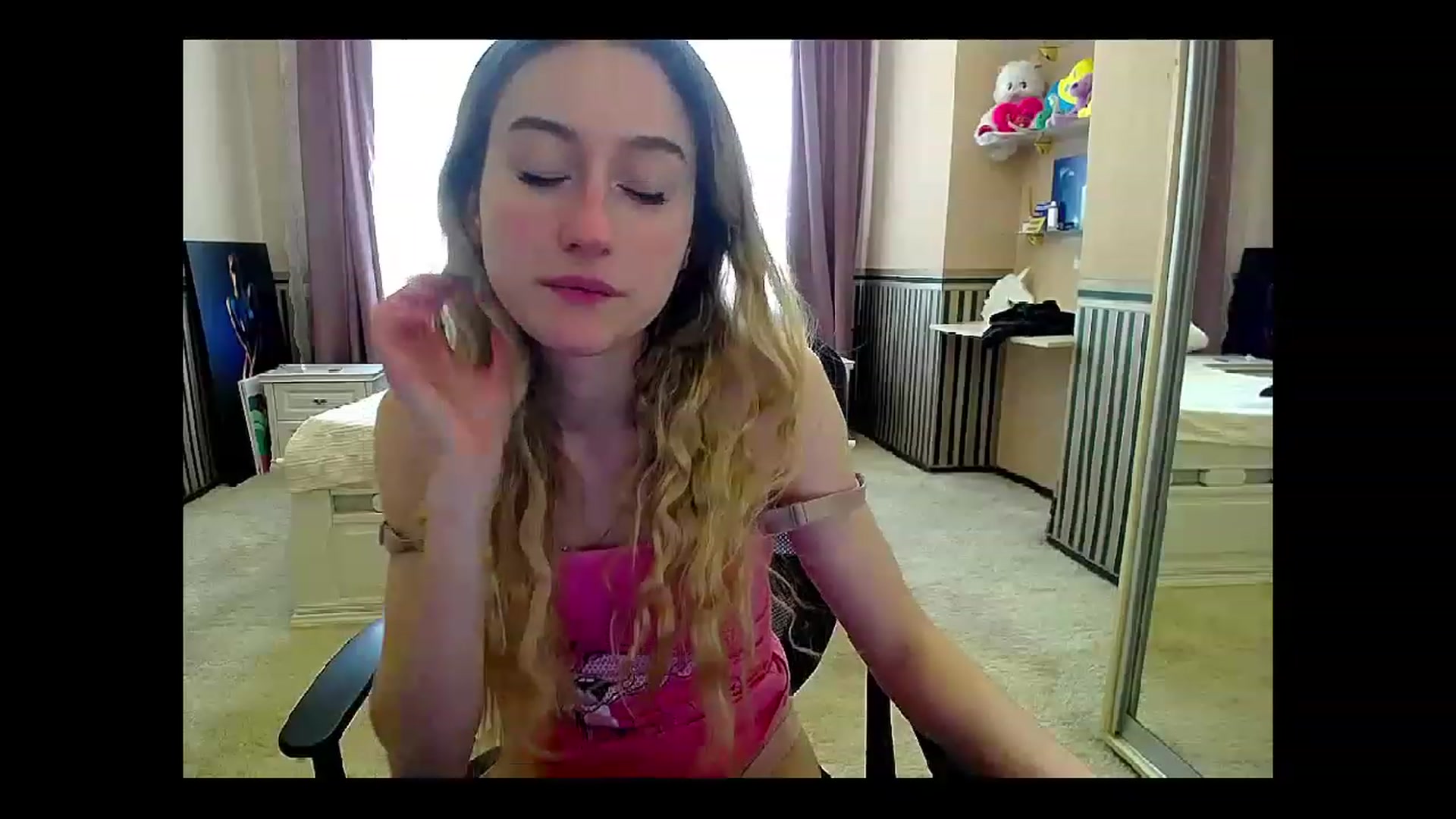 Gallery image thumbnail from LinaRum__'s myfreecams stream on, 05/03/2023, 10:53 image 19 of 20