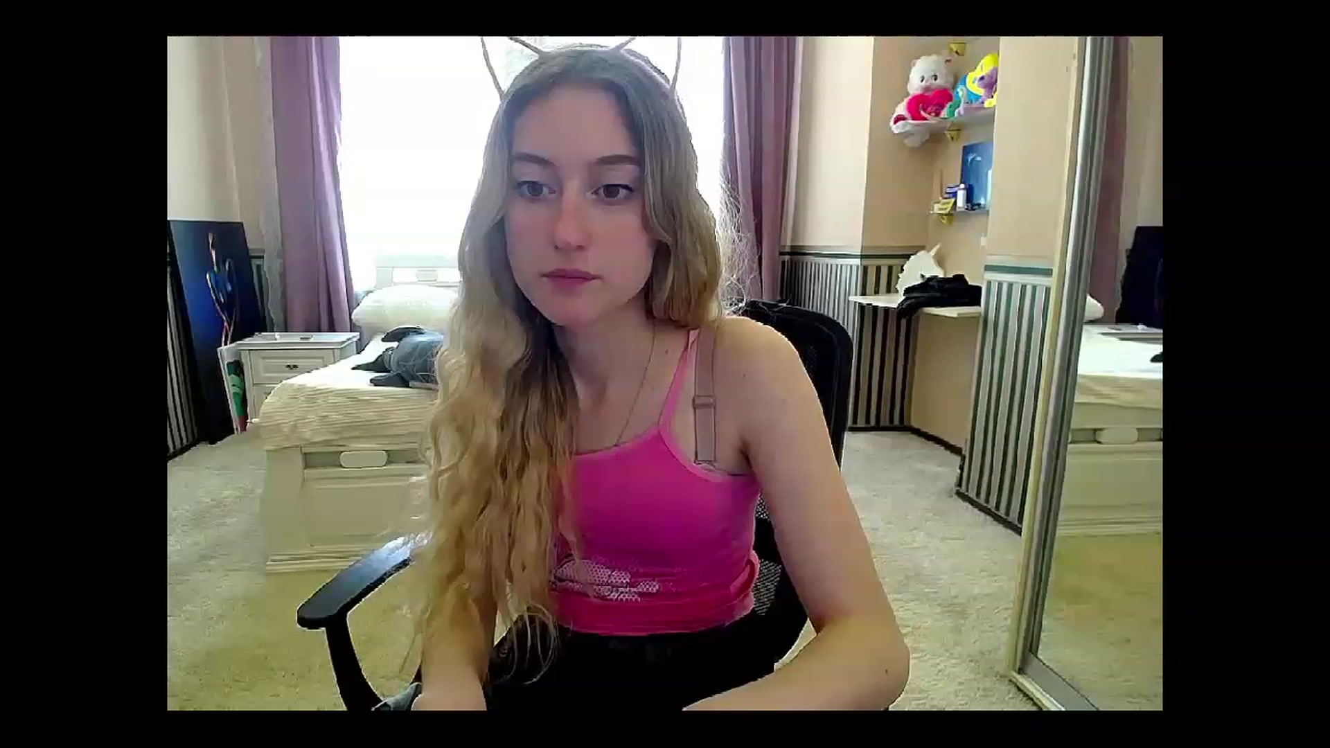 Gallery image thumbnail from LinaRum__'s myfreecams stream on, 05/03/2023, 10:53 image 11 of 20