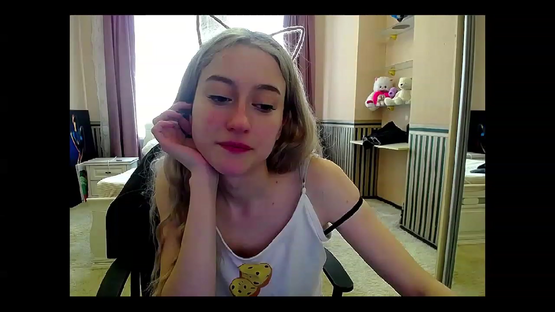 Gallery image thumbnail from LinaRum__'s myfreecams stream on, 05/13/2023, 09:18 image 19 of 20