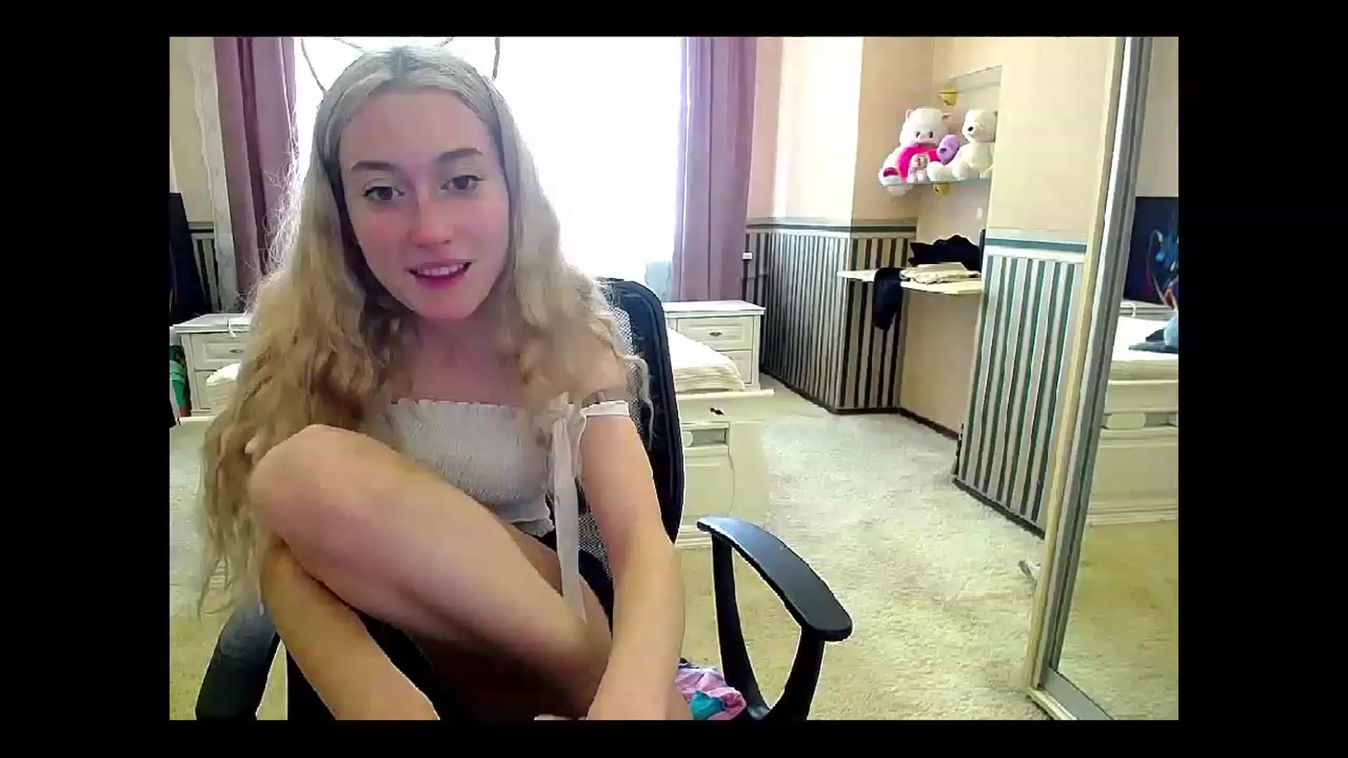 Gallery image thumbnail from LinaRum__'s myfreecams stream on, 05/18/2023, 10:16 image 17 of 20