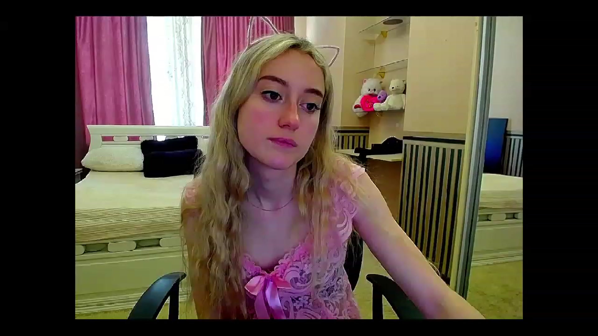 Gallery image thumbnail from LinaRum__'s myfreecams stream on, 06/05/2023, 10:23 image 19 of 20