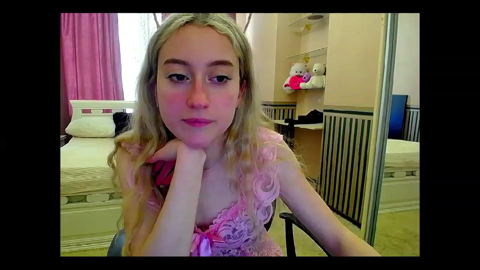 Gallery image thumbnail from LinaRum__'s myfreecams stream on, 06/05/2023, 10:23 image 5 of 20