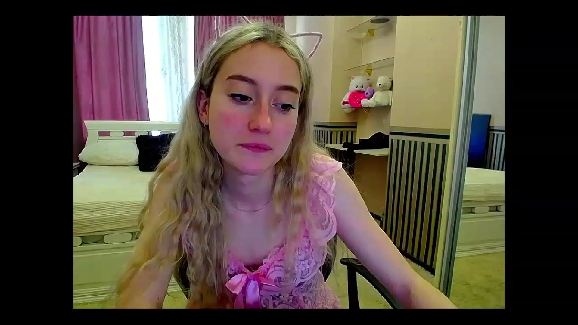 Gallery image thumbnail from LinaRum__'s myfreecams stream on, 06/05/2023, 10:23 image 10 of 20
