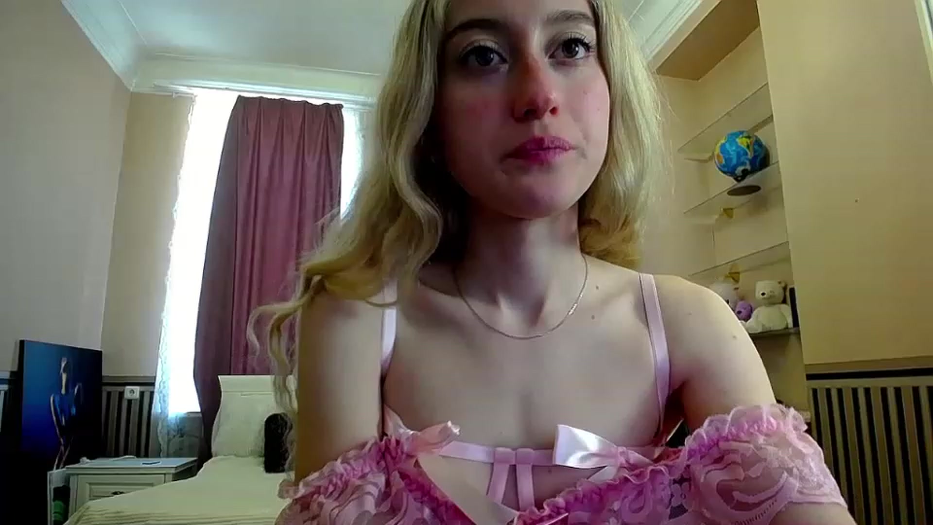 Gallery image thumbnail from LinaRum__'s myfreecams stream on, 06/19/2023, 09:05 image 15 of 20