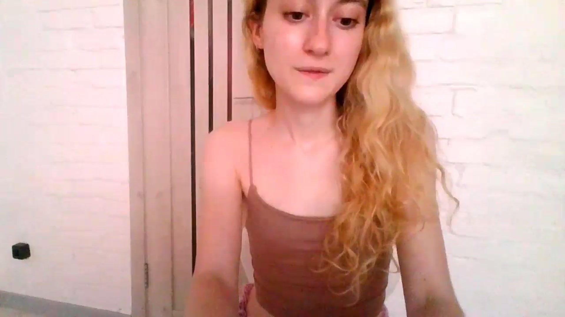 Gallery image thumbnail from LinaRum__'s myfreecams stream on, 08/05/2024, 17:16 image 15 of 20