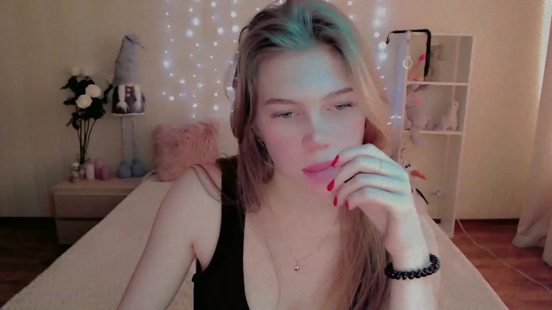 Gallery image thumbnail from Lina_69's myfreecams stream on, 02/11/2023, 11:20 image 13 of 20