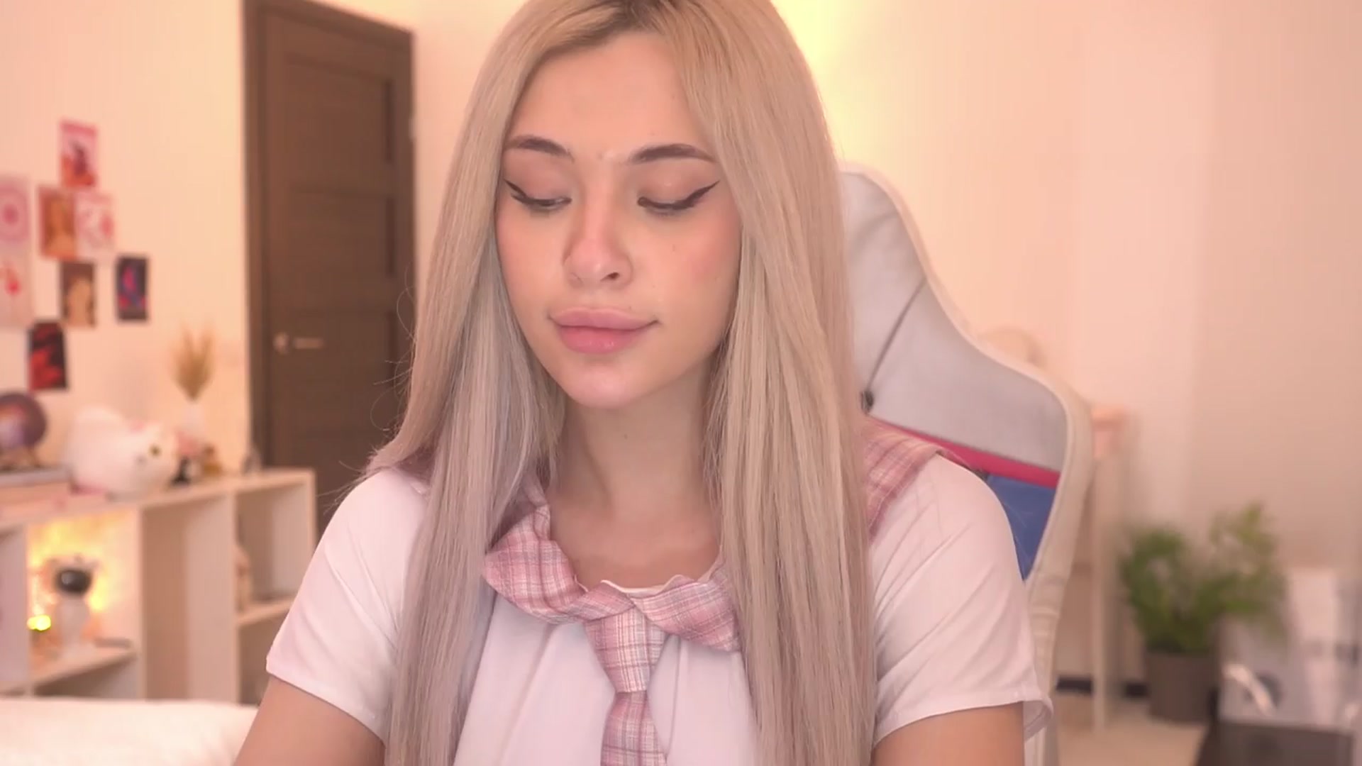 Gallery image thumbnail from Lina_Jay's myfreecams stream on, 04/13/2024, 10:37 image 10 of 20