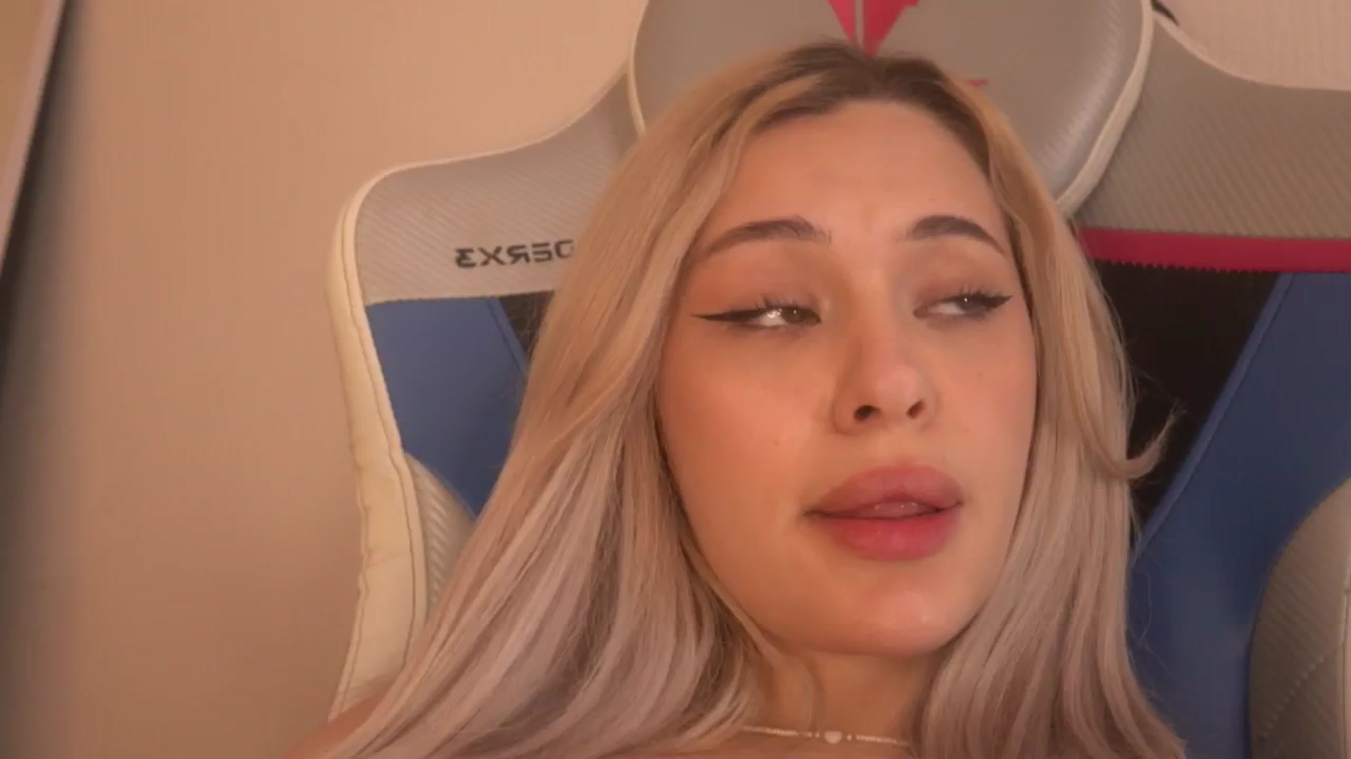 Gallery image thumbnail from Lina_Jay's myfreecams stream on, 05/01/2024, 10:35 image 2 of 20